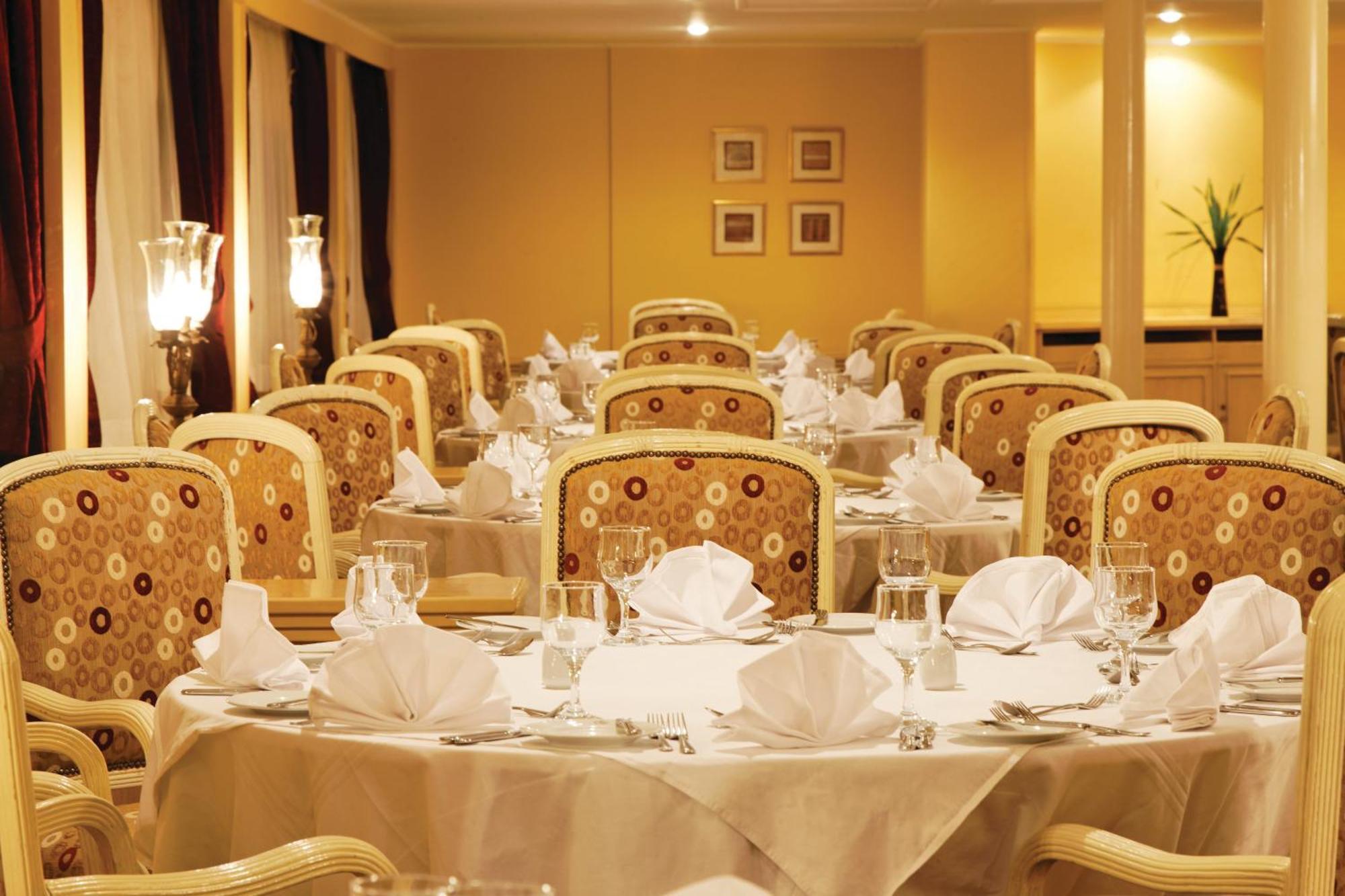 Mövenpick Prince Abbas Lake Nasser Monday Four Nights Aswan Friday Three nights Abu-Simbel Exteriör bild